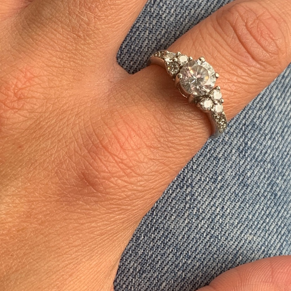 Beautiful Vintage Sterling Silver CZ Graduated Engagement Ring size 8.75 - Picture 9 of 12
